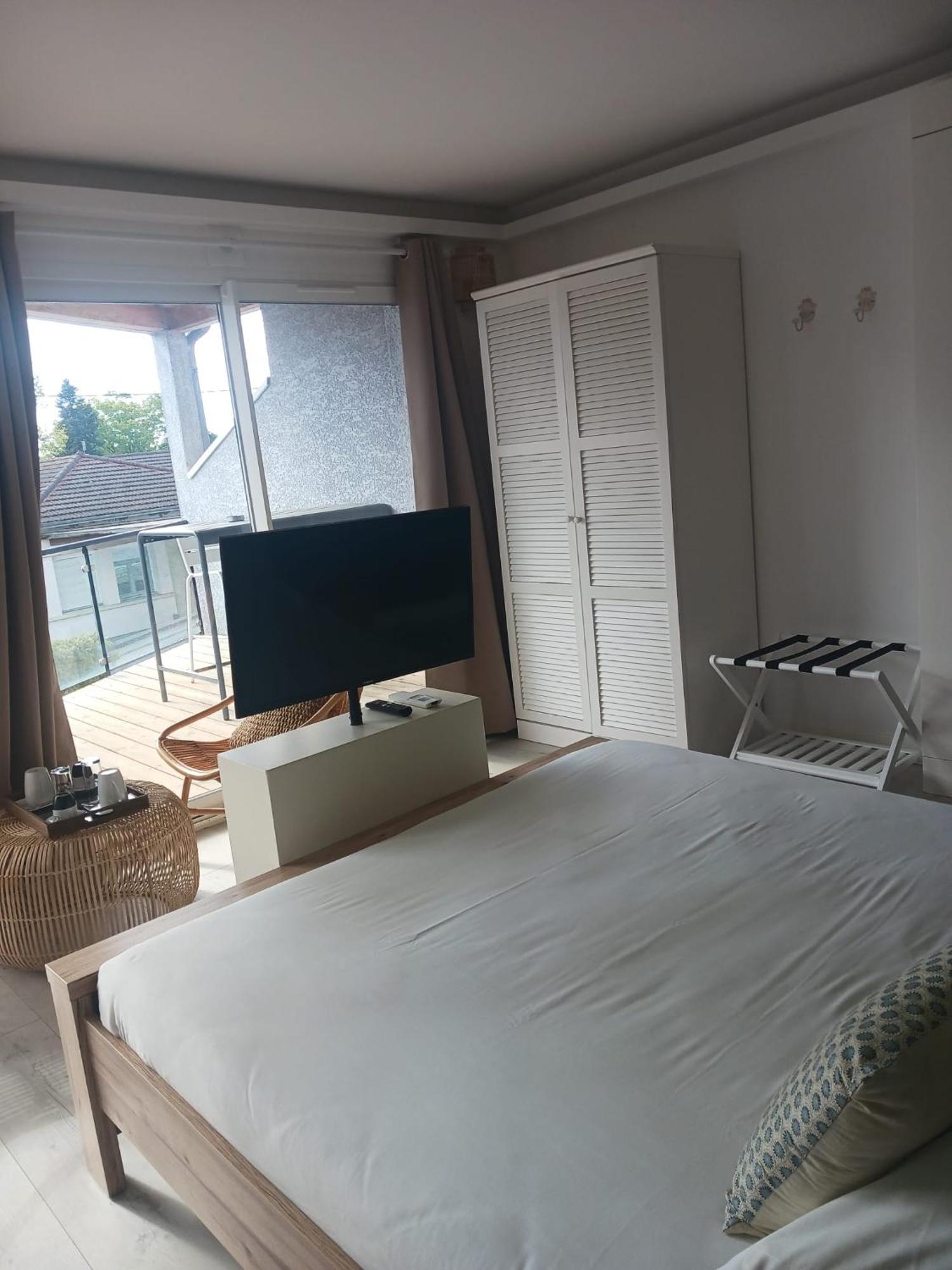 Aracari Hotel Villars-les-Dombes Bagian luar foto