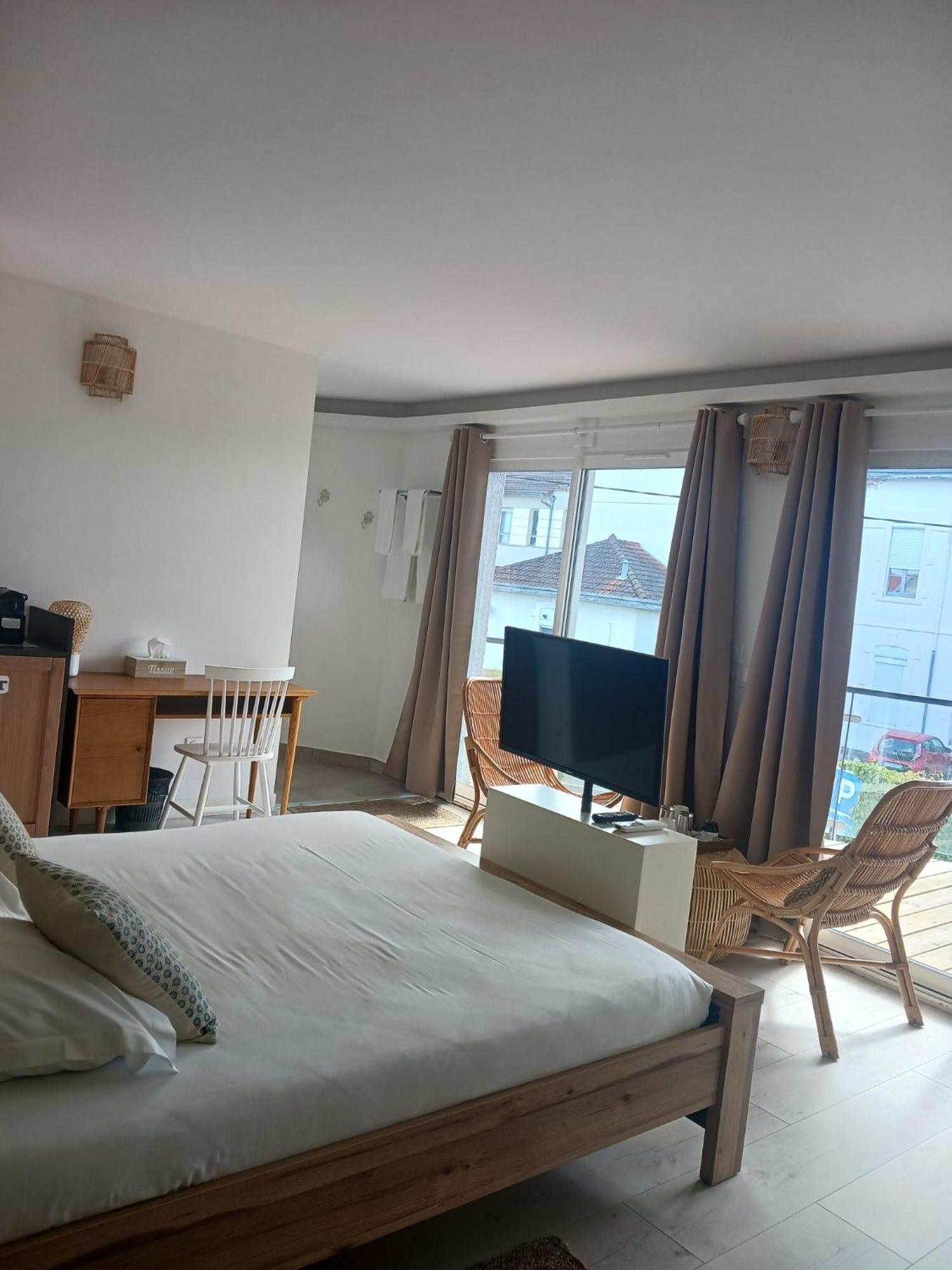 Aracari Hotel Villars-les-Dombes Bagian luar foto