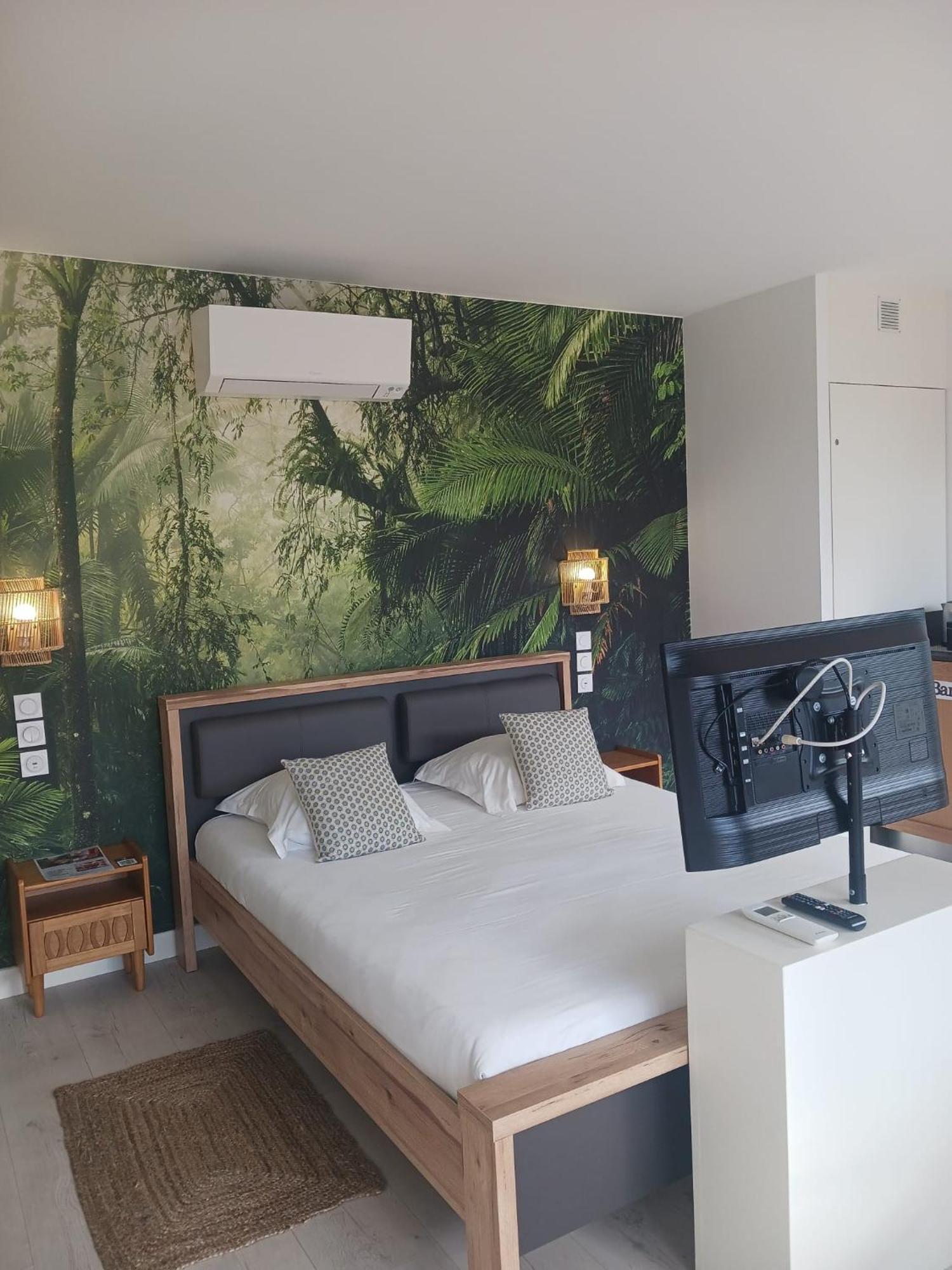 Aracari Hotel Villars-les-Dombes Bagian luar foto