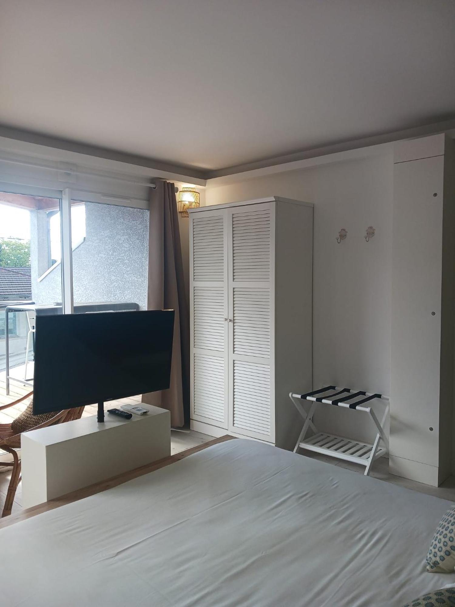 Aracari Hotel Villars-les-Dombes Bagian luar foto